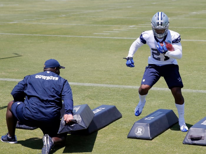ezekiel-elliott-hamstring-practice.jpg